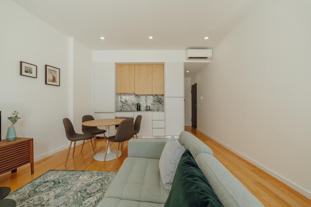 courtyard oporto design apartment c with terrace