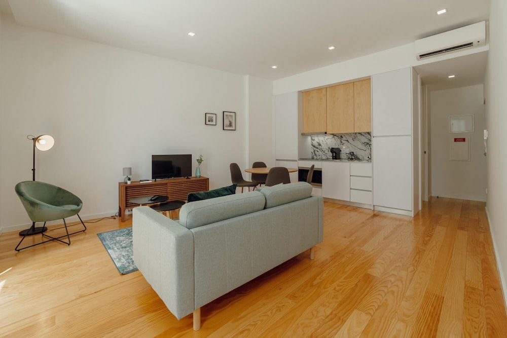 courtyard oporto design apartment c with terrace