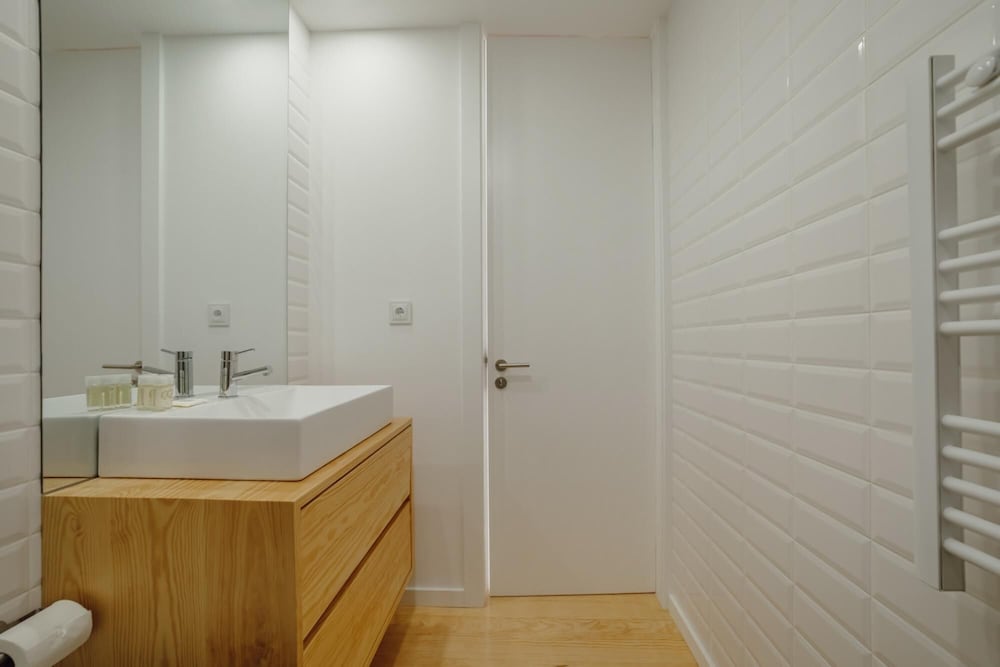courtyard oporto design apartment c with terrace