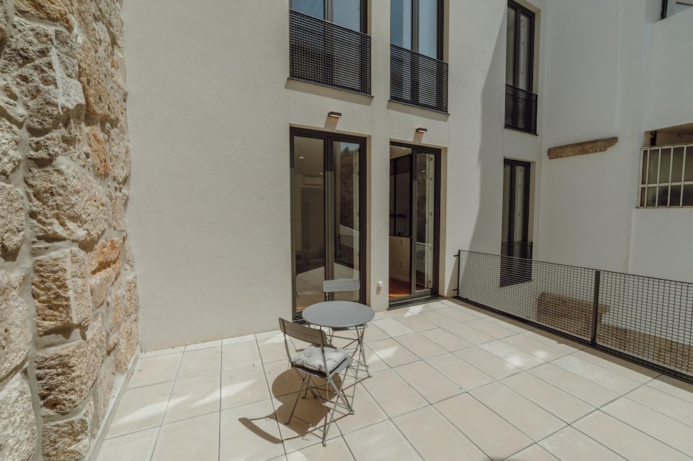 courtyard oporto design apartment c with terrace
