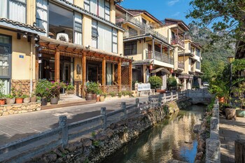 guilin village creek inn