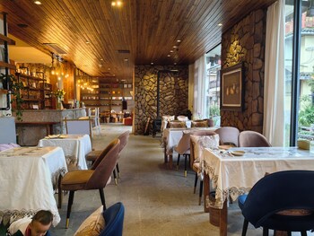 guilin village creek inn