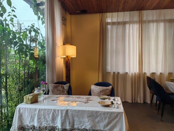 guilin village creek inn