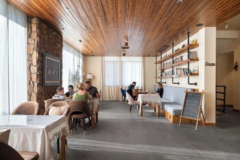 guilin village creek inn