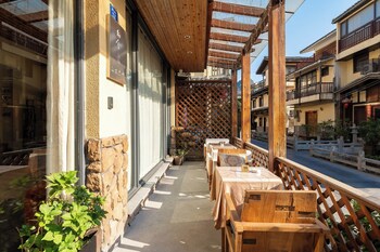 guilin village creek inn