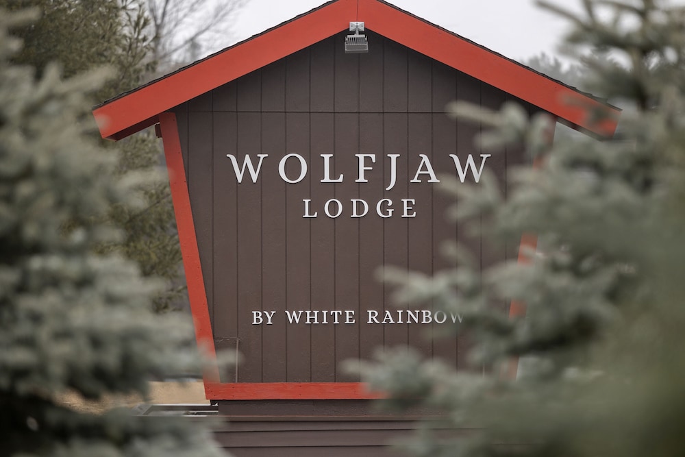 wolfjaw lodge