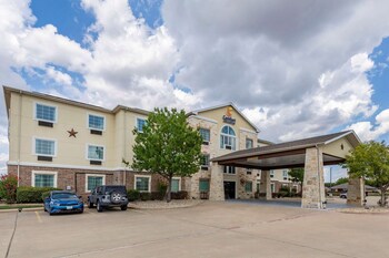 comfort inn and suites gatesville near fort cavazos
