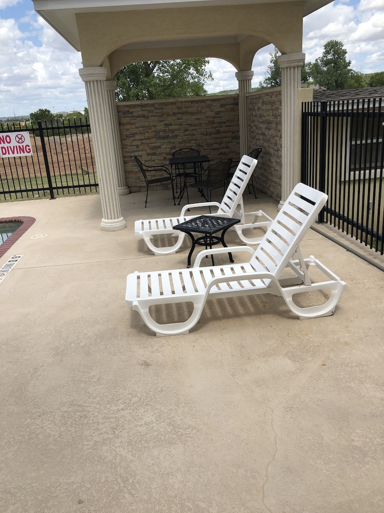 comfort inn and suites gatesville near fort cavazos