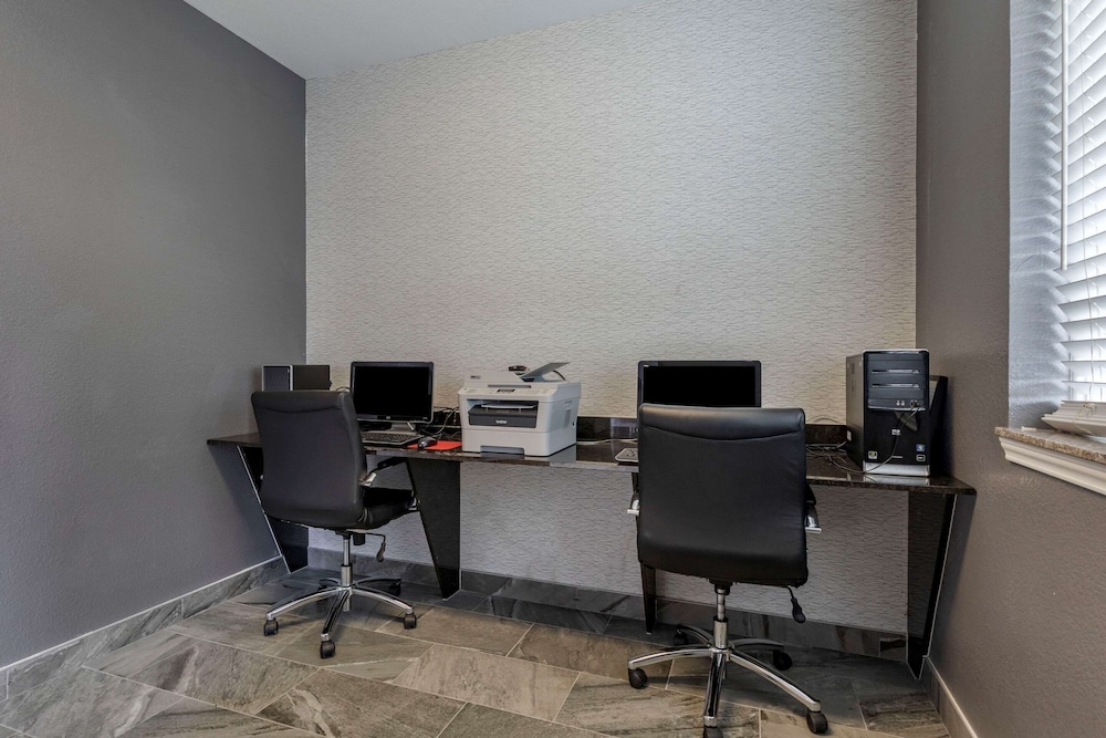 comfort inn and suites gatesville near fort cavazos