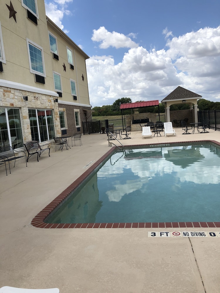 comfort inn and suites gatesville near fort cavazos