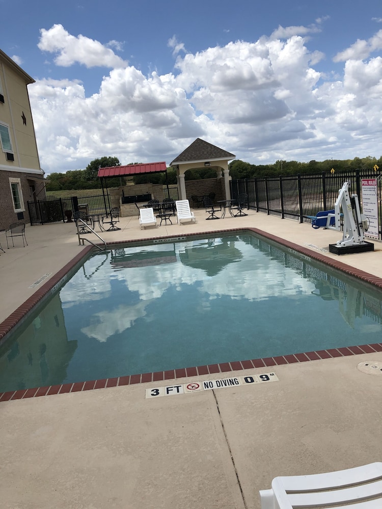 comfort inn and suites gatesville near fort cavazos