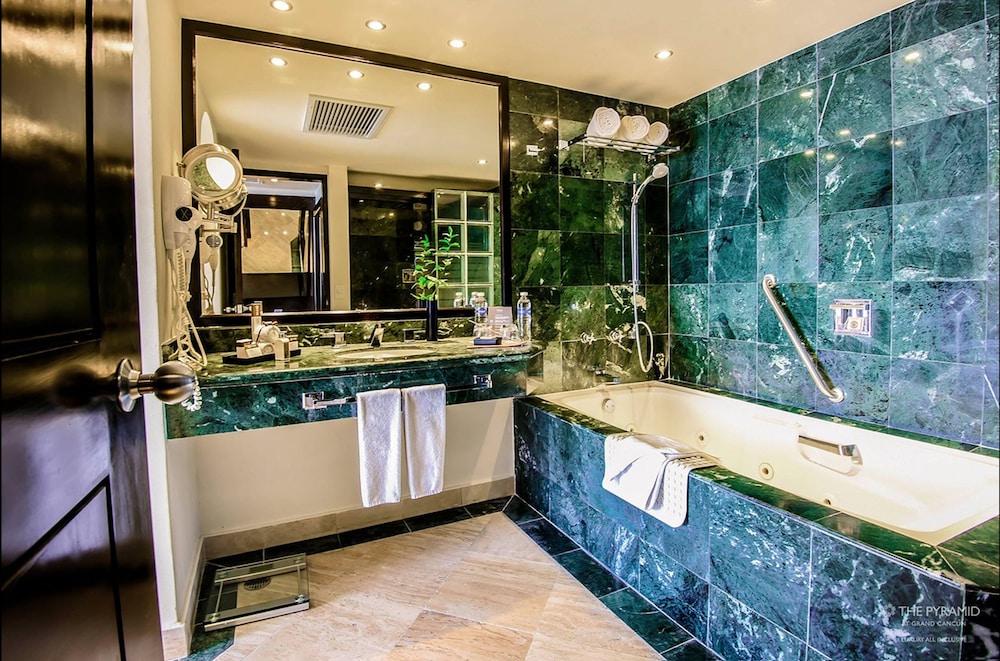 the pyramid cancun all inclusive