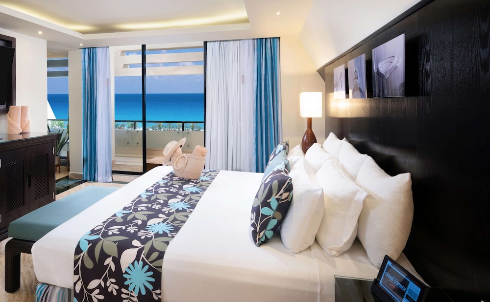 the pyramid cancun all inclusive