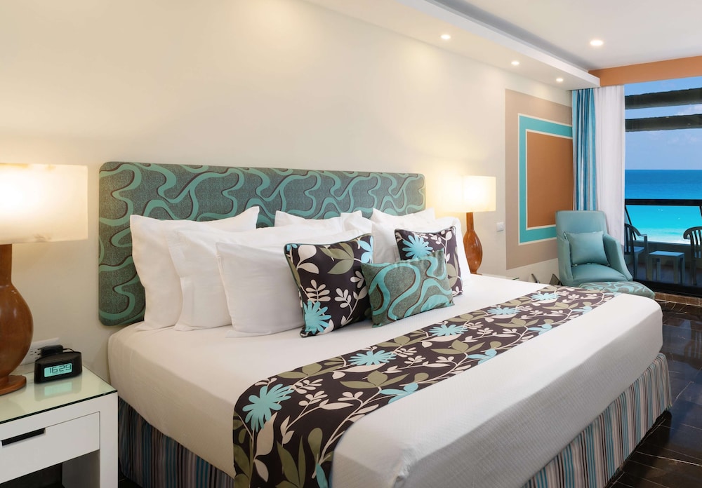 the pyramid cancun all inclusive