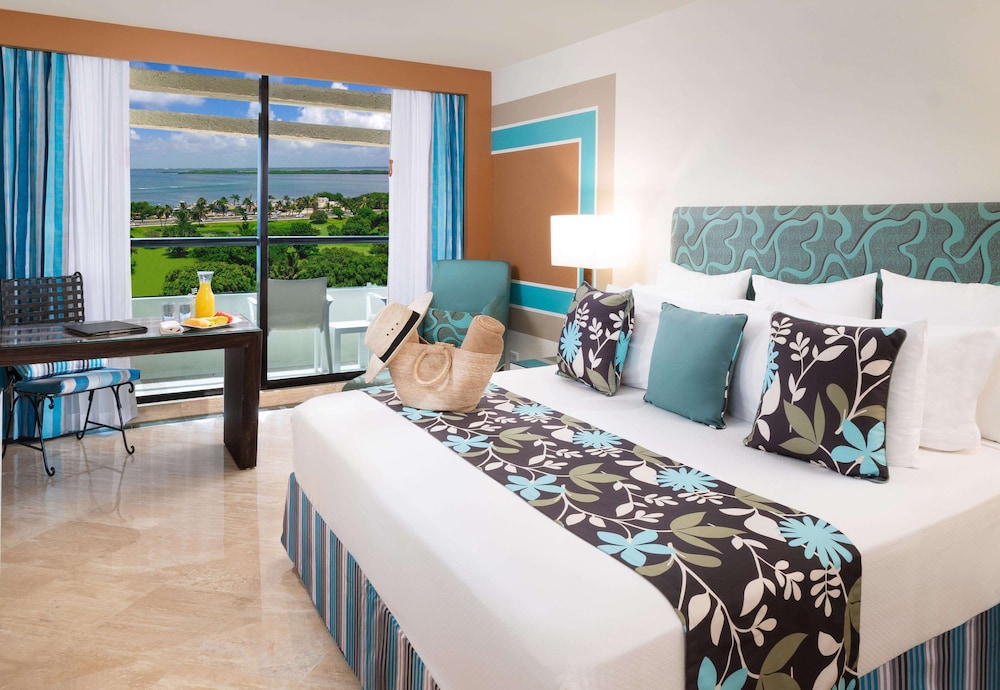 the pyramid cancun all inclusive