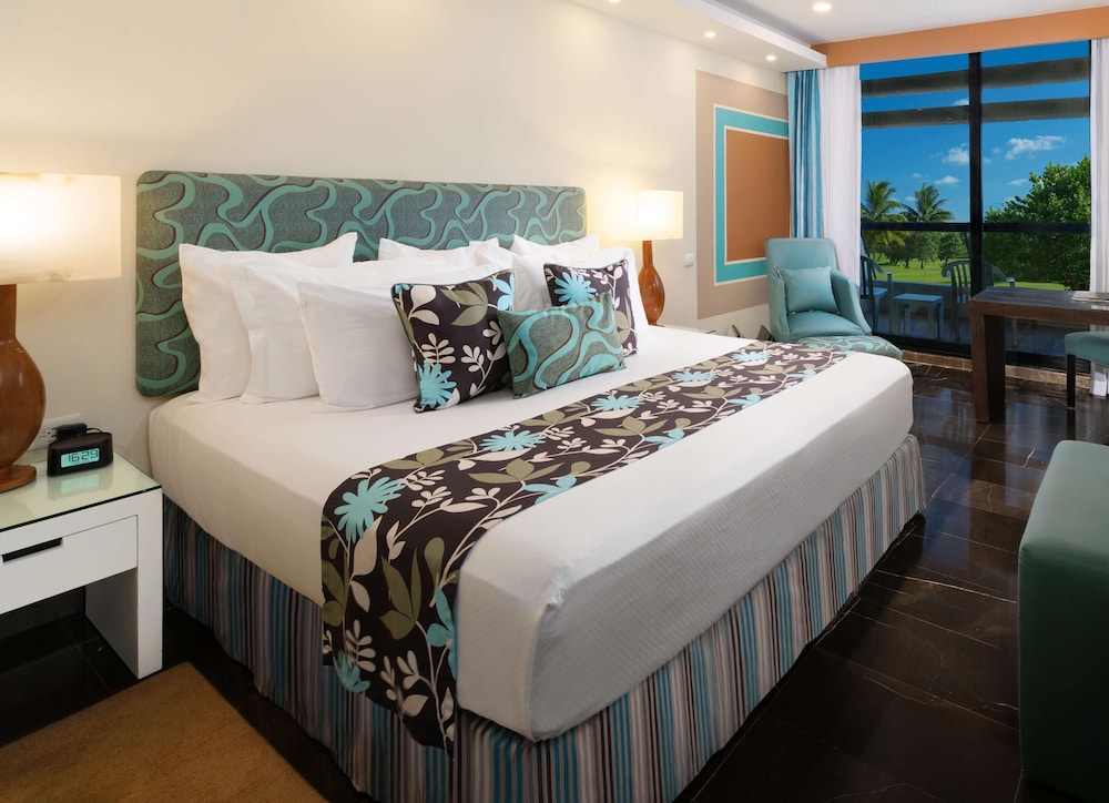 the pyramid cancun all inclusive