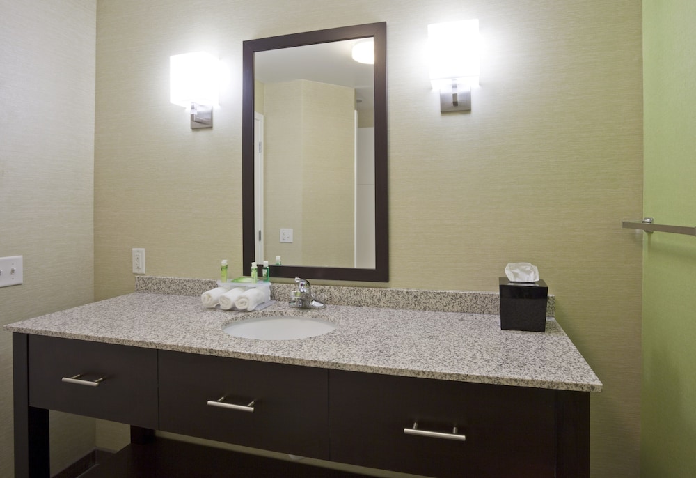 holiday inn express hotel and suites rogers by ihg