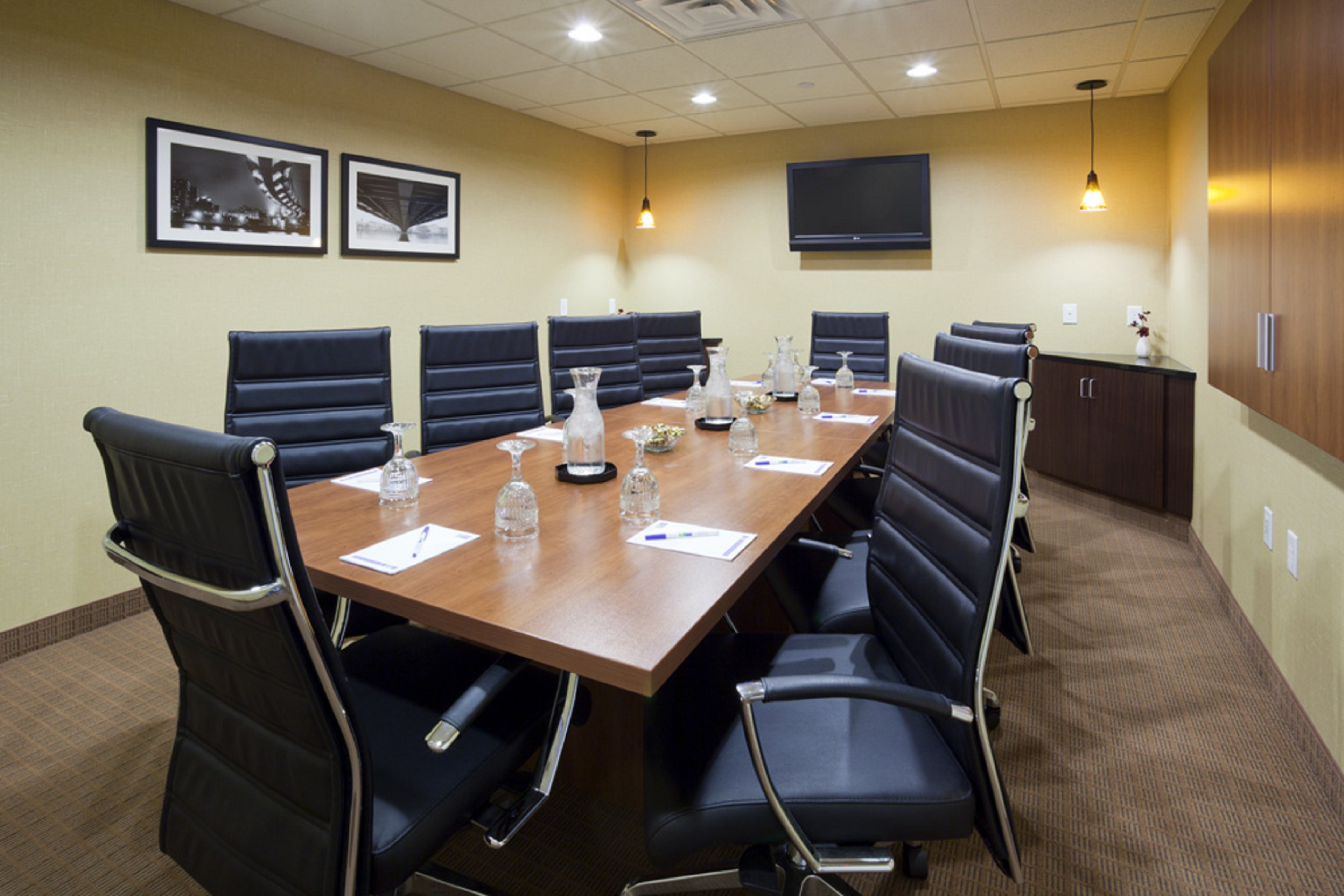 holiday inn express hotel and suites rogers by ihg
