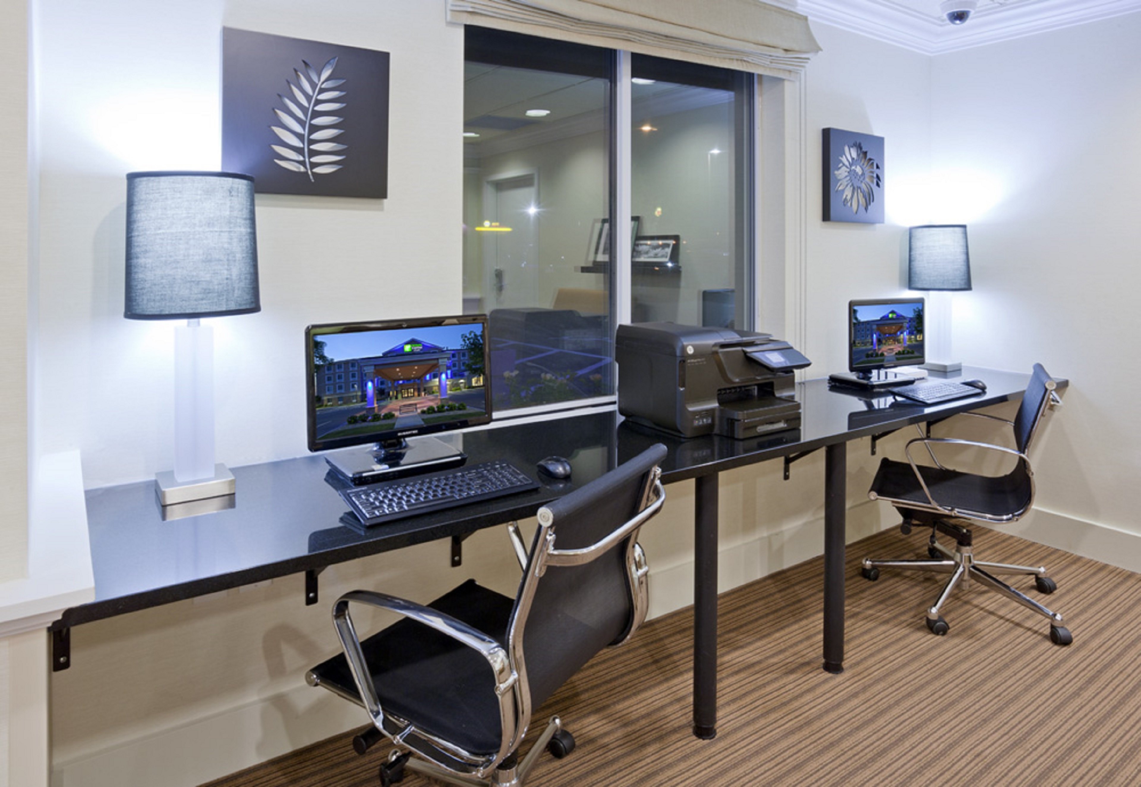holiday inn express hotel and suites rogers by ihg