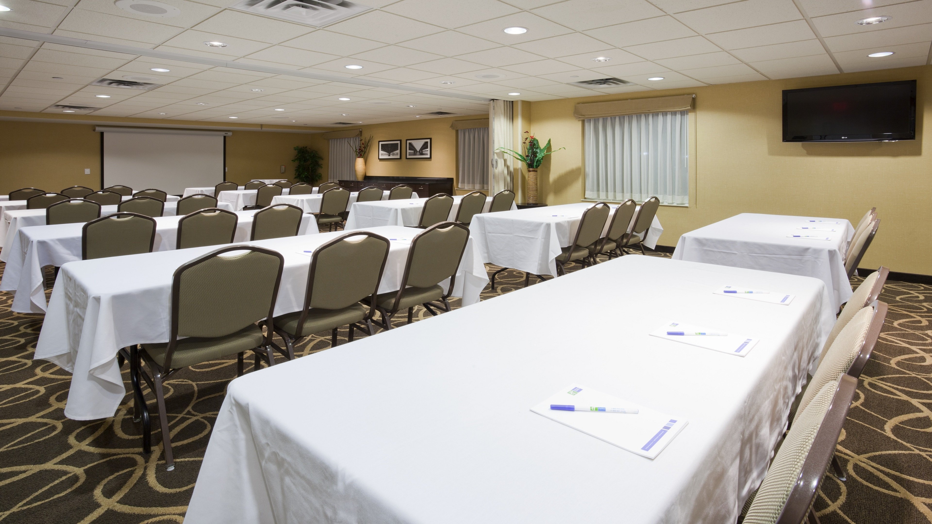 holiday inn express hotel and suites rogers by ihg