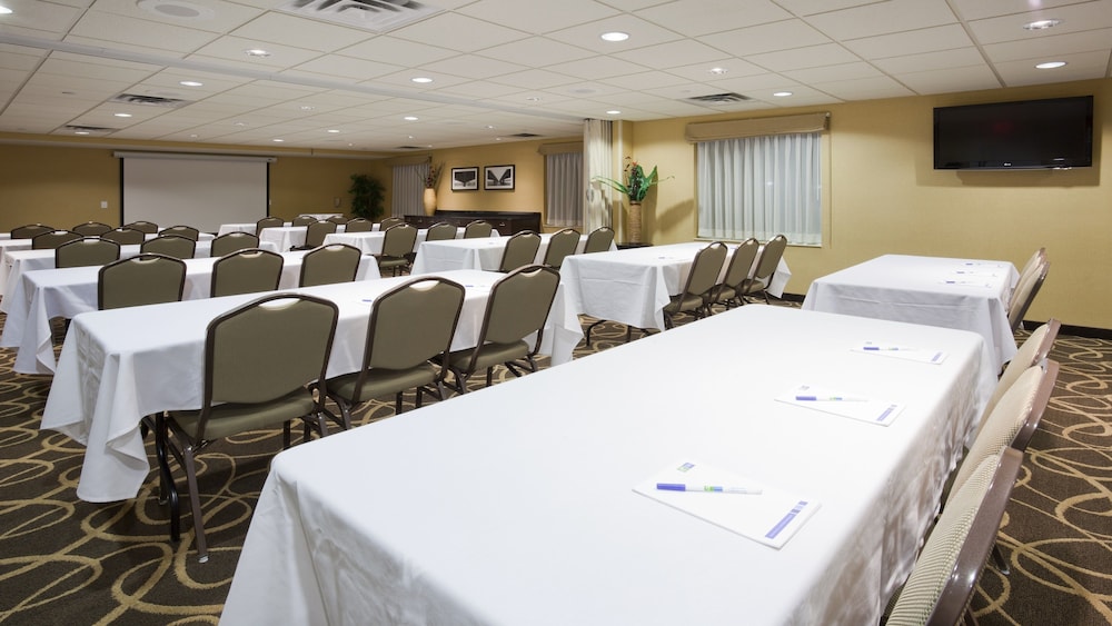holiday inn express hotel and suites rogers by ihg