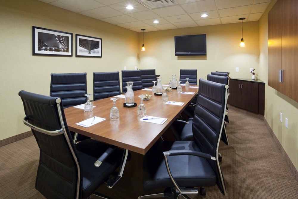 holiday inn express hotel and suites rogers by ihg