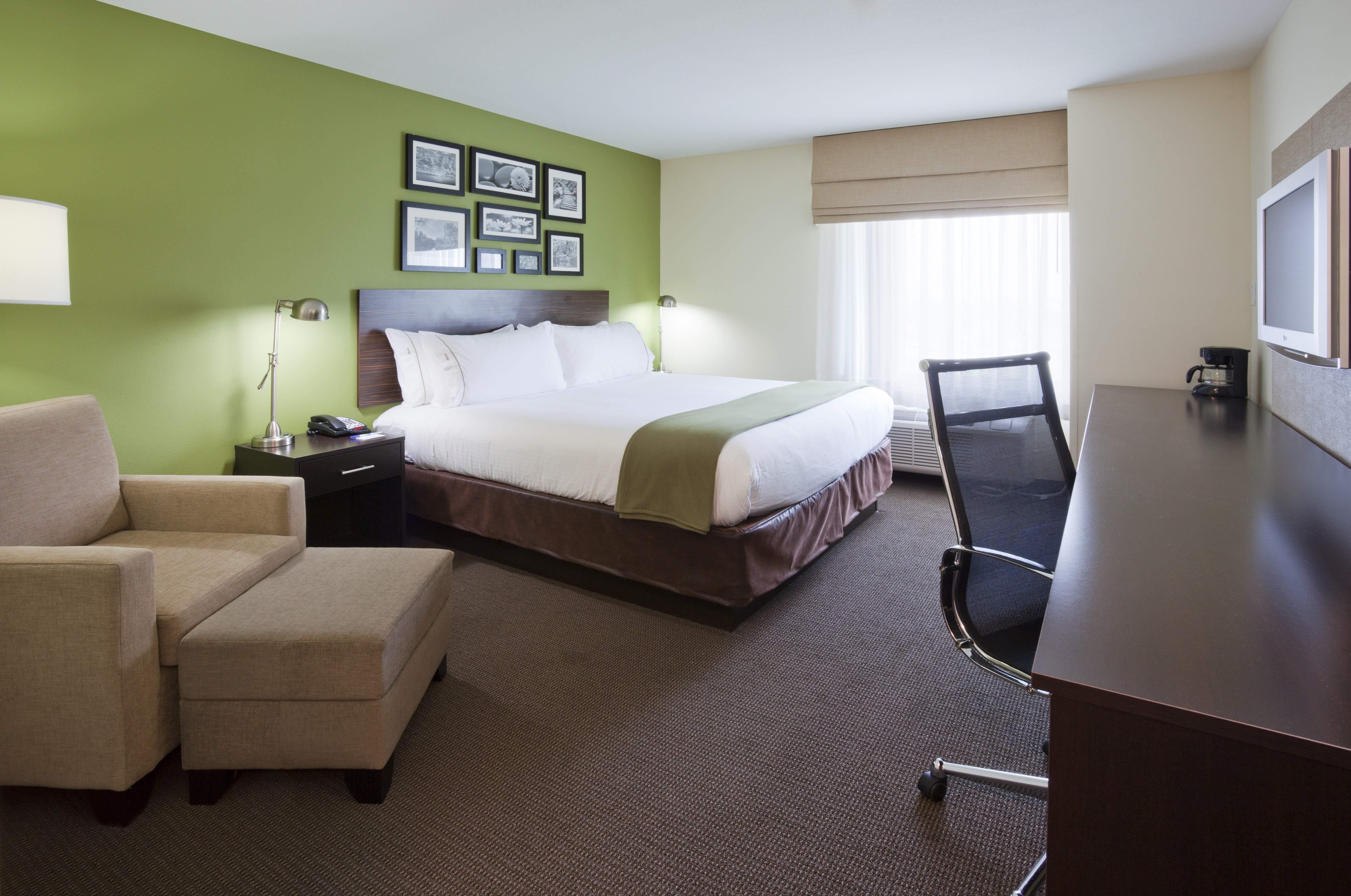 holiday inn express hotel and suites rogers by ihg
