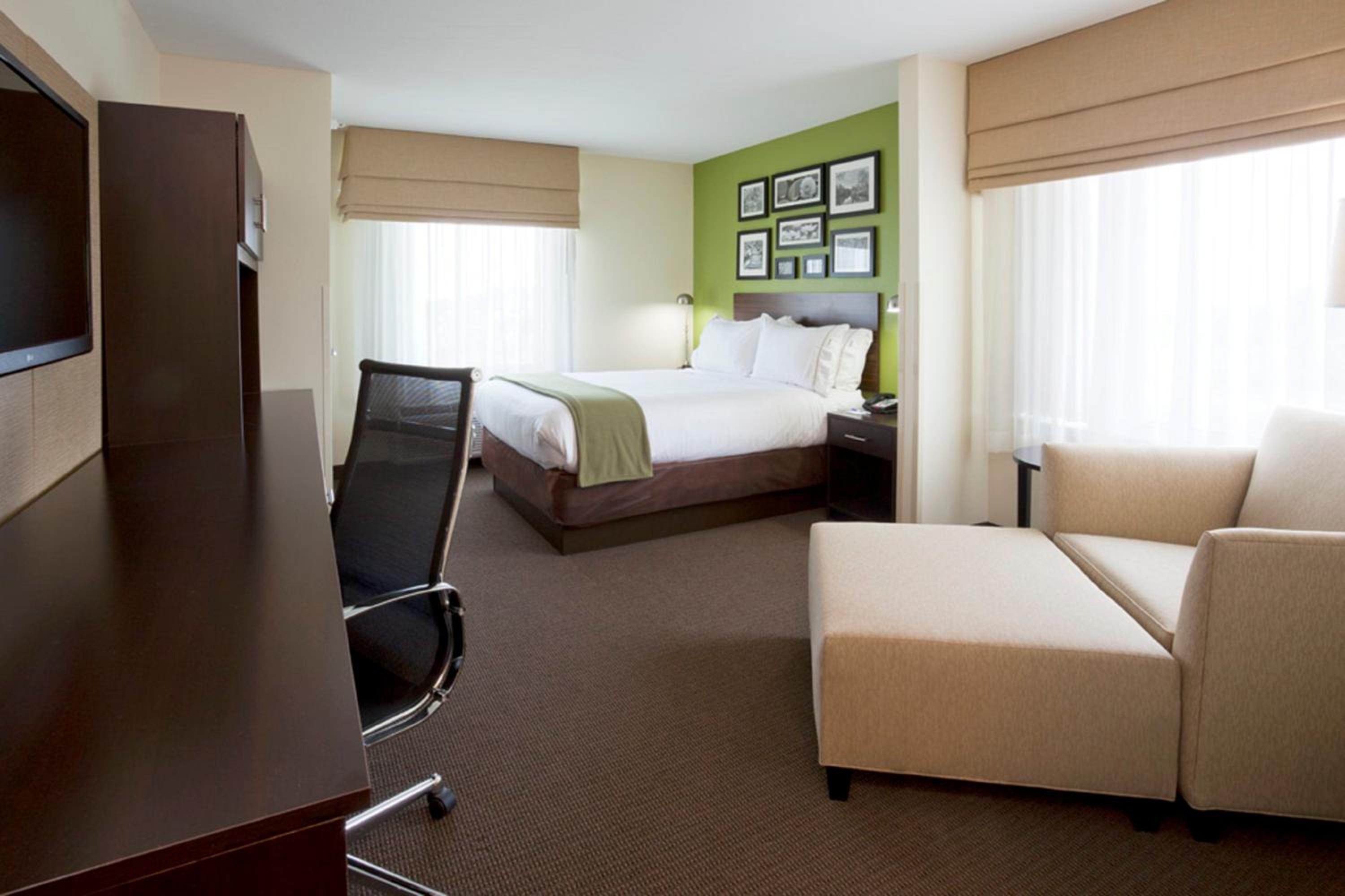 holiday inn express hotel and suites rogers by ihg
