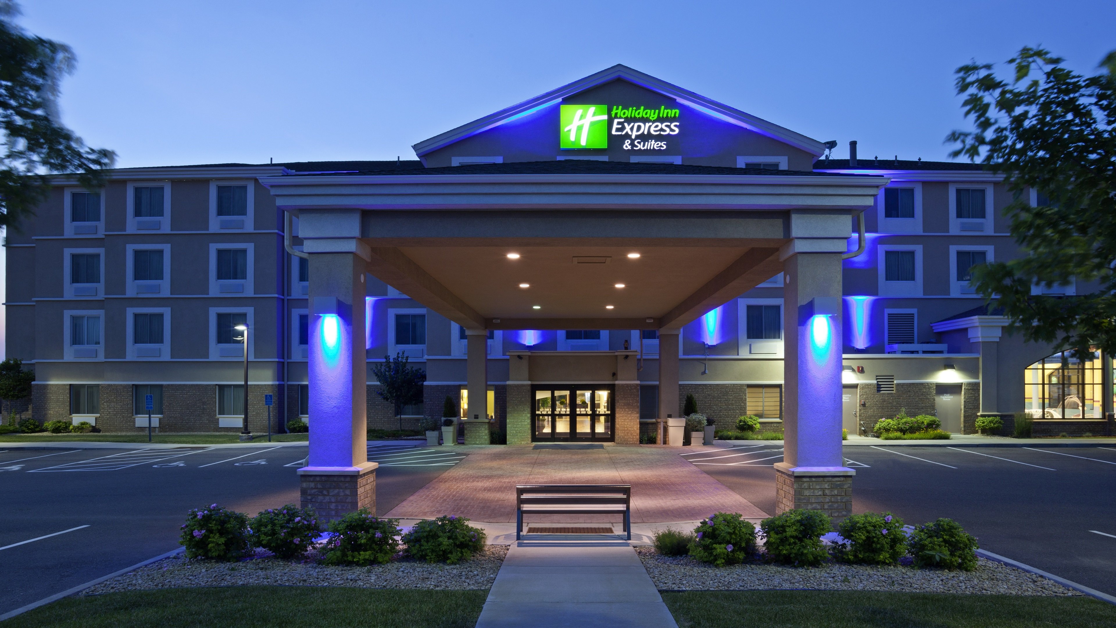 holiday inn express hotel and suites rogers by ihg