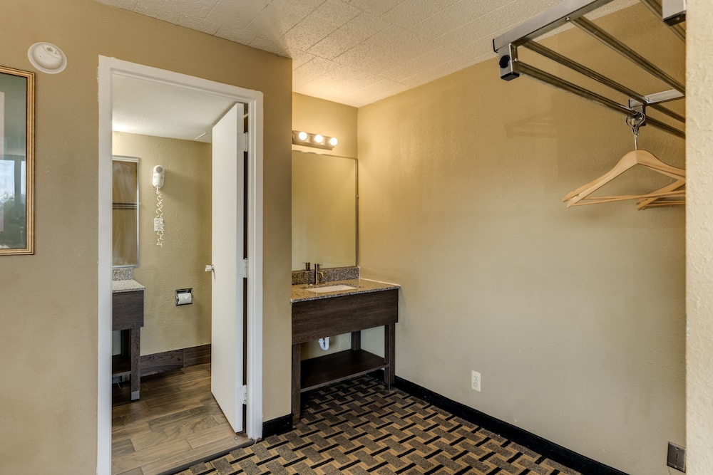 quality inn detroit downtown