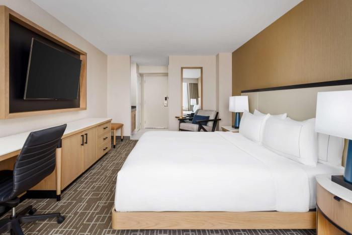 doubletree by hilton charlotte city center