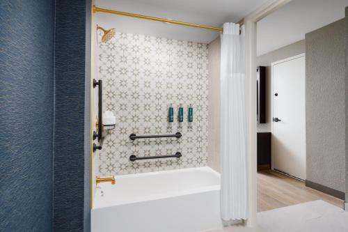 doubletree by hilton charlotte city center