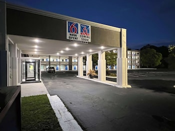 motel 6 west columbia sc  airport