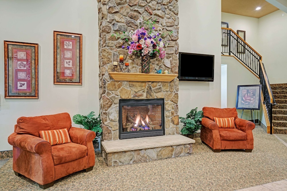 super 8 by wyndham rogers minnesota