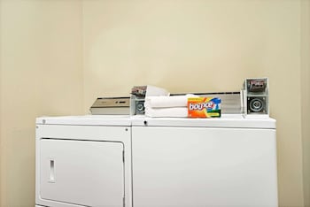 super 8 by wyndham rogers minnesota