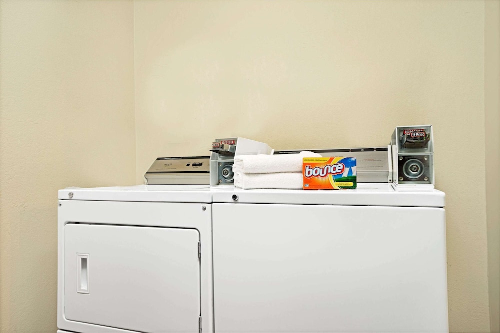 super 8 by wyndham rogers minnesota