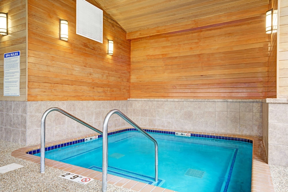 super 8 by wyndham rogers minnesota