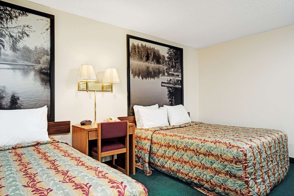 super 8 by wyndham rogers minnesota