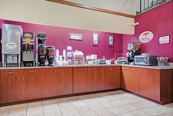 super 8 by wyndham rogers minnesota