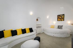 trieris villa and suites