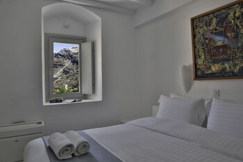 trieris villa and suites