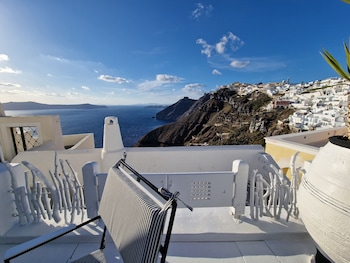 trieris villa and suites