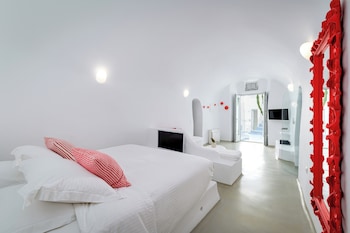 trieris villa and suites