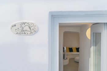 trieris villa and suites