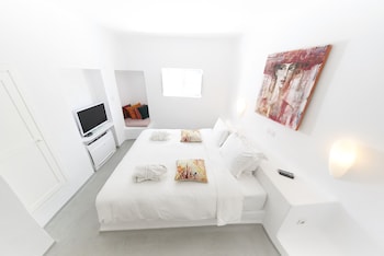 trieris villa and suites