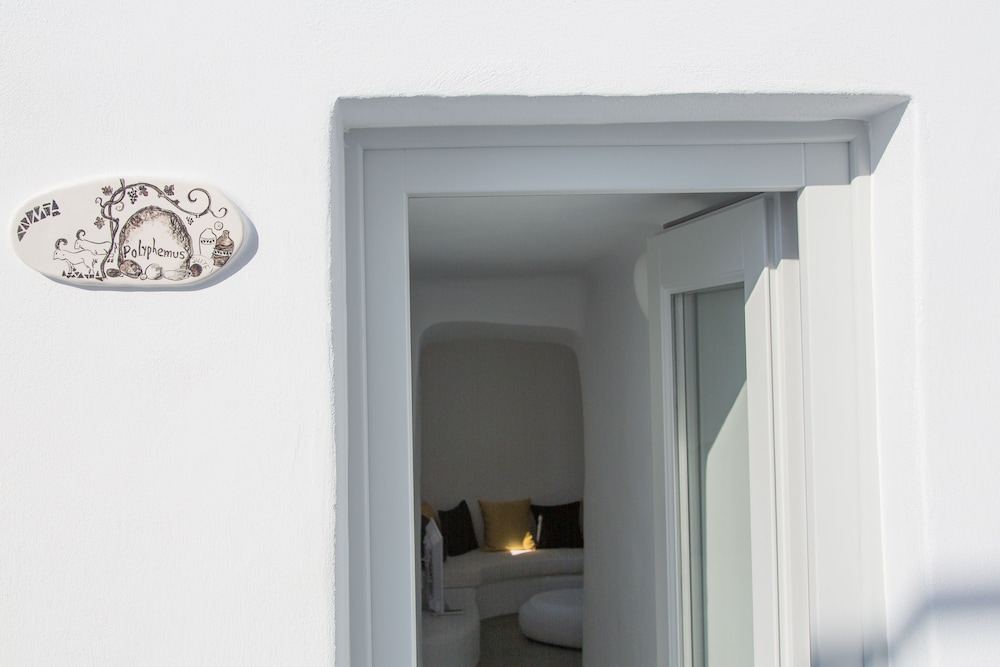 trieris villa and suites