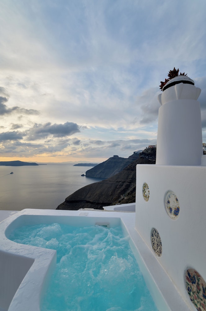 trieris villa and suites