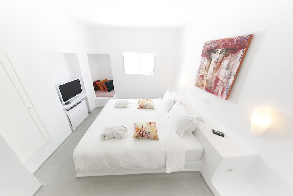 trieris villa and suites