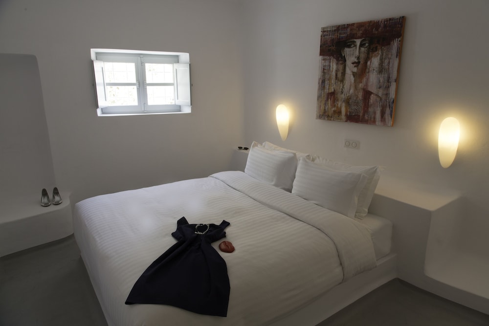 trieris villa and suites