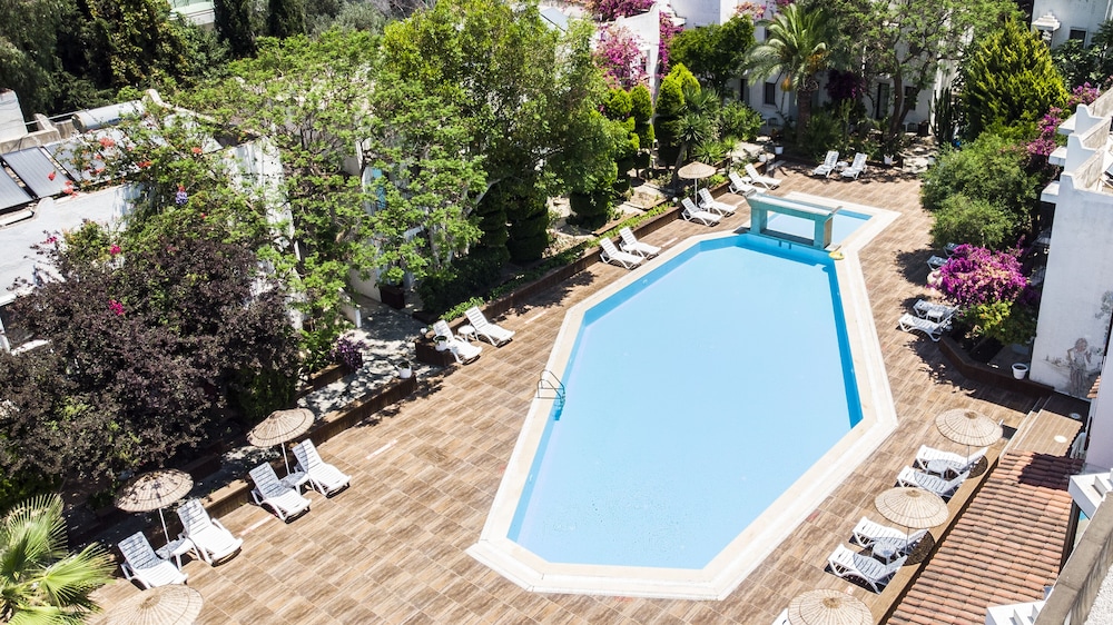 flora hotel bodrum